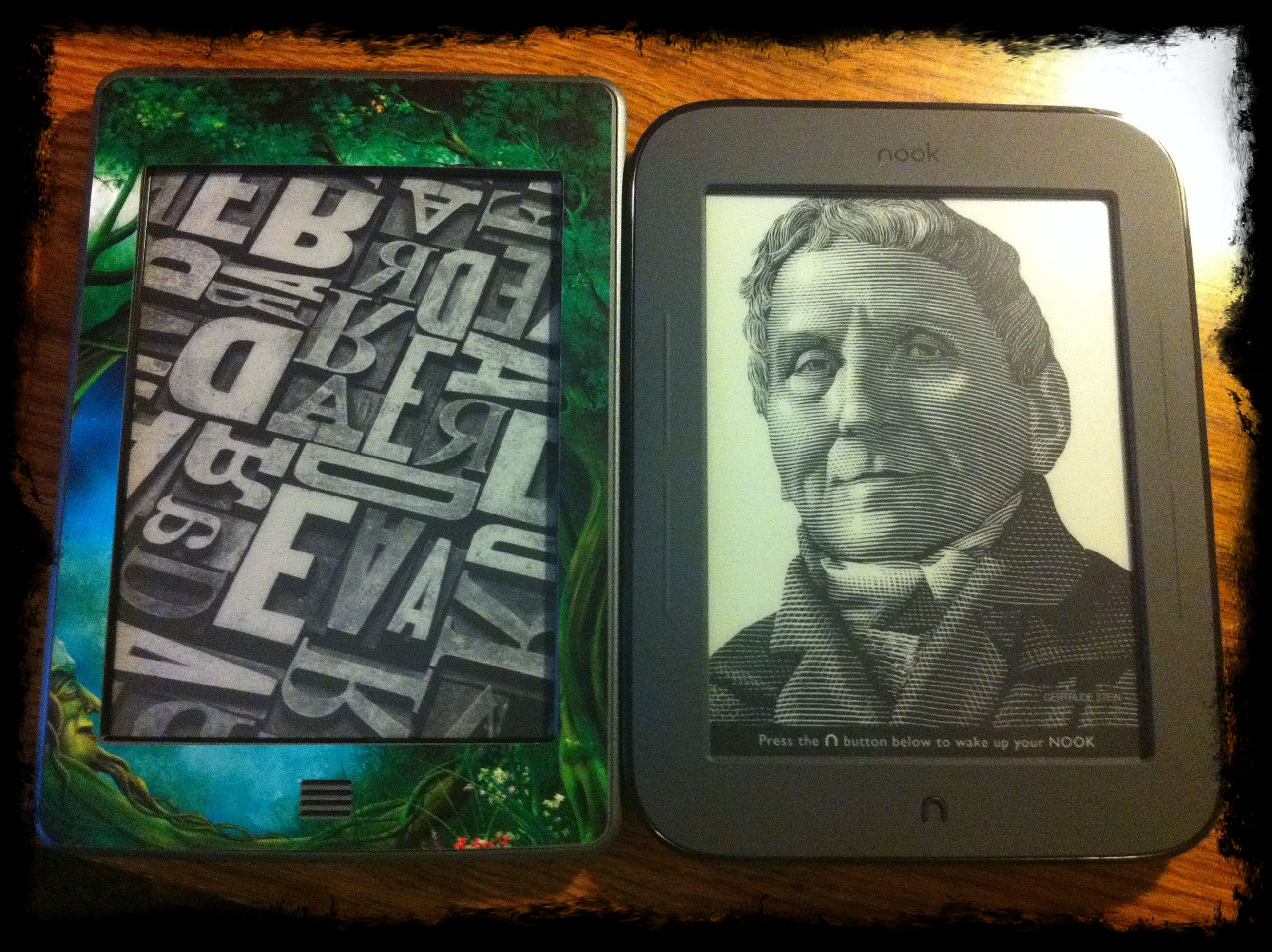 The Nook Simple Touch and the Kindle Touch – a comparison