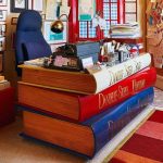 When a booklover designs a desk… ❤