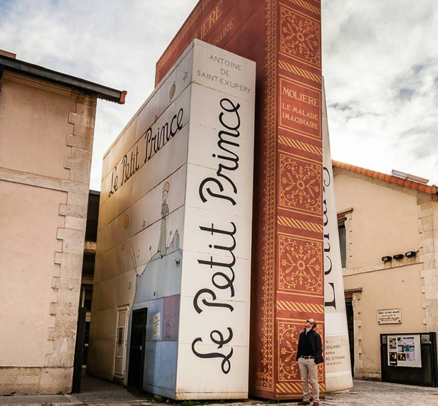 Entrance of the public library Méjanes in Aix-en-Provence, France 📚