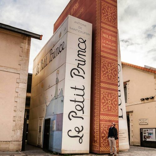Entrance of the public library Méjanes in Aix-en-Provence, France 📚